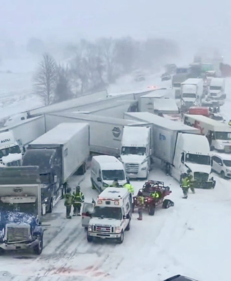 Carambol uriaș pe o autostradă din SUA: Peste 100 de autovehicule implicate în accidentul în lanț – VIDEO