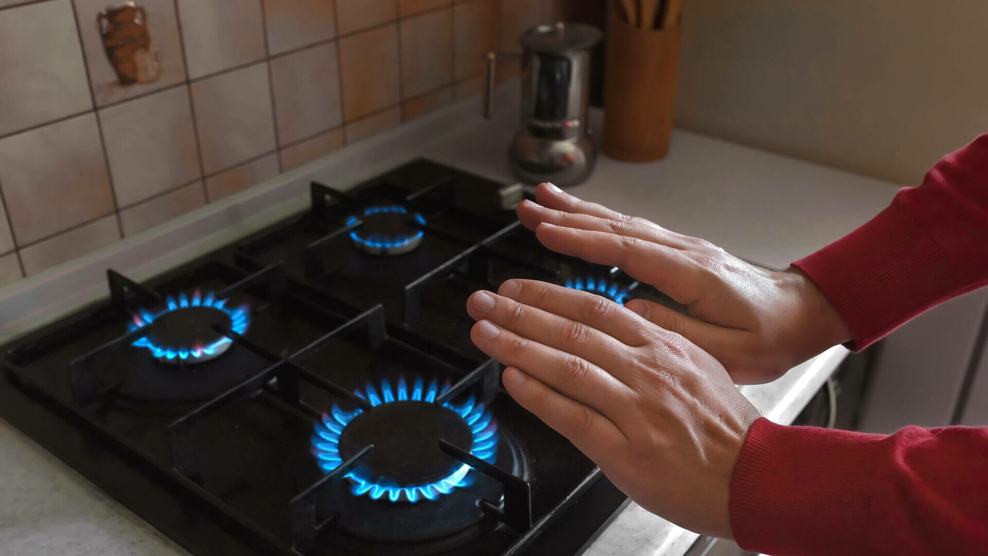 Ghid de supraviețuire în apartamentele fără căldură timp de ger. Aragazul folosit pentru încălzire poate ucide - Ziarul National