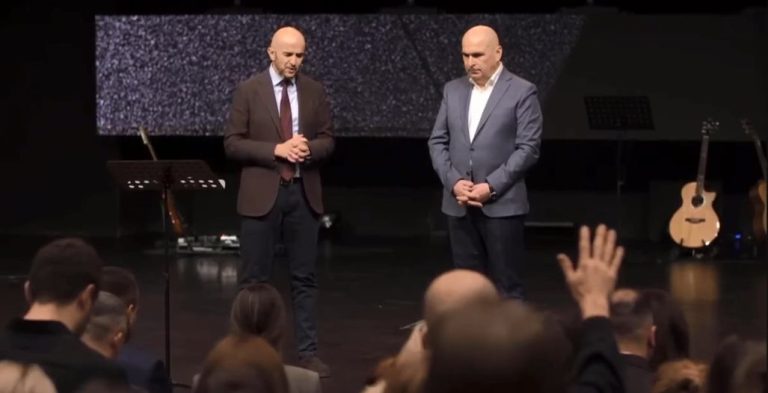 Bolojan, binecuvântat la Oradea: credincioșii speră ca următoarea minune să fie fără taxe – VIDEO