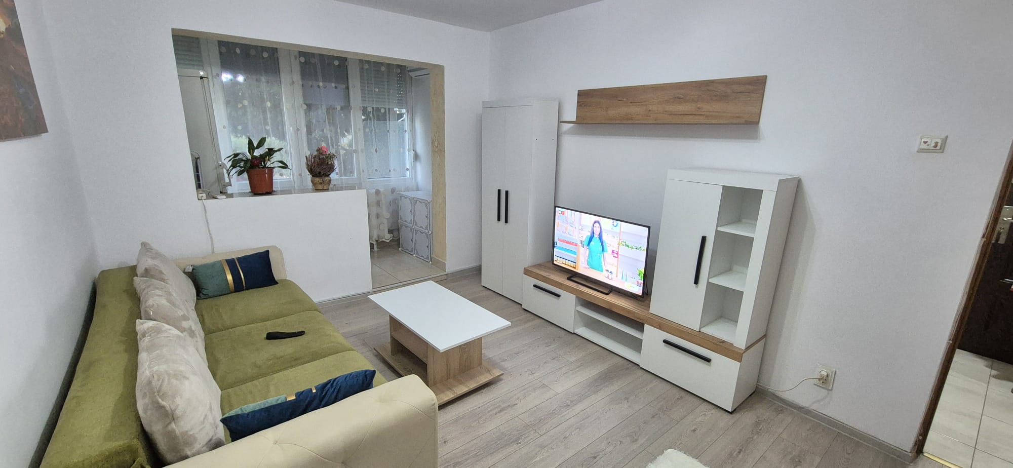 Proprietarii au profitat că a devenit foarte greu să-ţi mai cumperi un apartament şi au scumpit chiriile cu aproape 10% în două sectoare din Bucureşti - Ziarul National