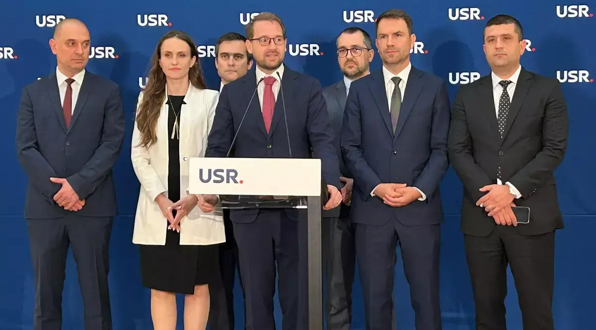 România, sechestrată de USR - Ziarul National