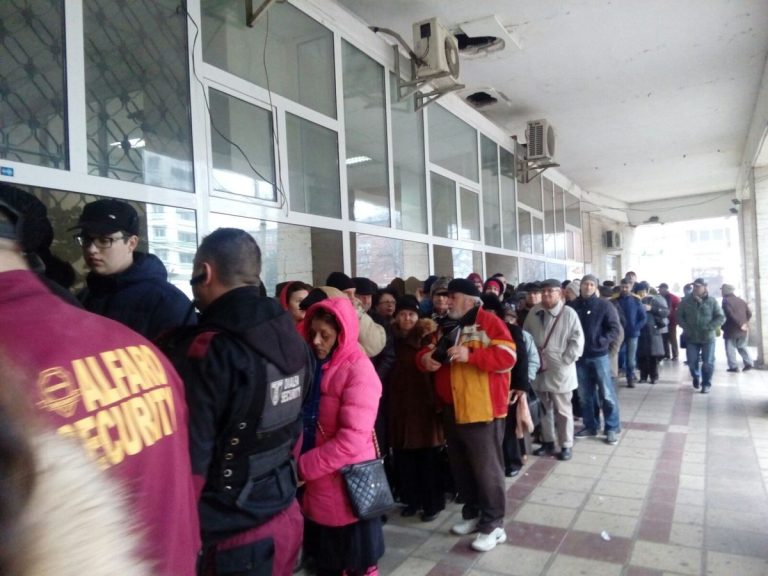 Românii s-au plâns de scumpiri, dar au făcut cozi la plata taxelor locale în prima zi lucrătoare din 2026