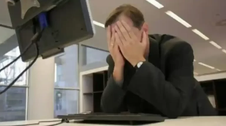 Începe prigoana pentru bugetari. Salarii tăiate și disponibilizări