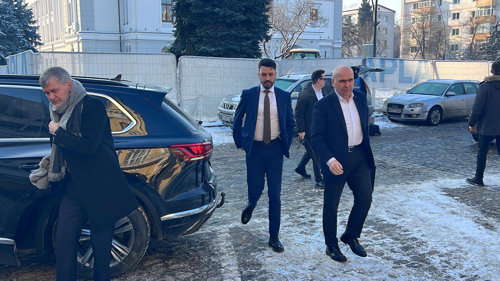 VIDEO Premierul Bolojan, așteptat cu huiduieli și la Botoșani. Localnicii l-au alungat la Oradea - Ziarul National