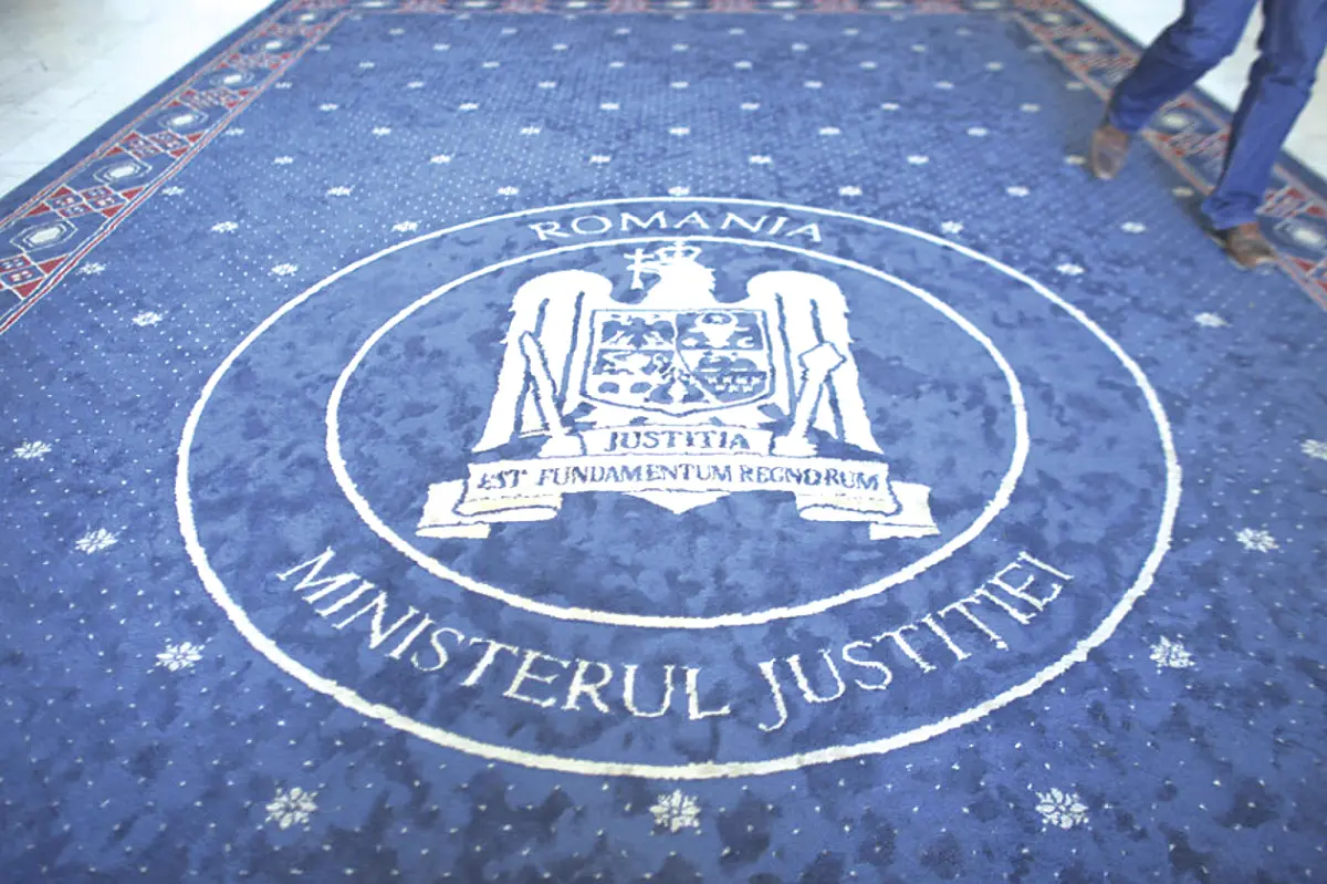 România, sechestrată de USR - Ziarul National