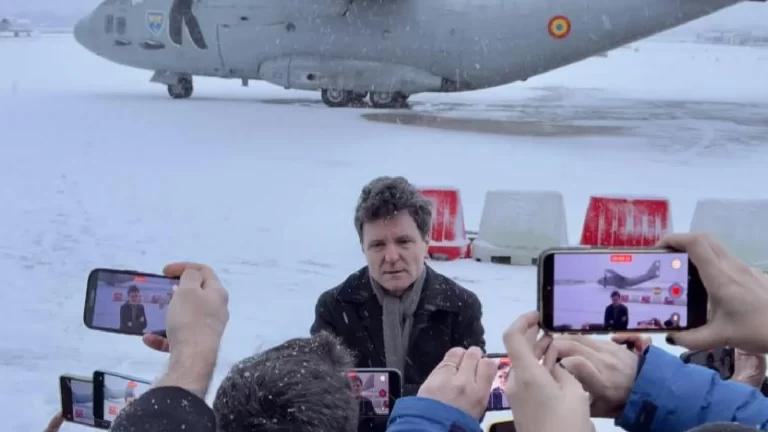 Explicațiile oficiale pentru care avionul lui Nicușor Dan a rămas blocat cu orele la Paris. Ce zice ministrul Miruță/Costurile deplasării cu avionul folosit de președinte – VIDEO