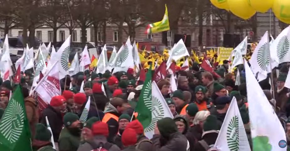 VIDEO. Fermierii europeni, protest la Strasbourg față de Acordul Mercosur. Peste 200 de fermieri români, la manifestație - Ziarul National