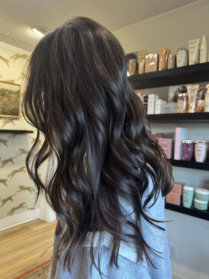 Tendințele pentru păr 2026 schimbă regulile: de la boho effortless la coafuri lucioase și bine definite