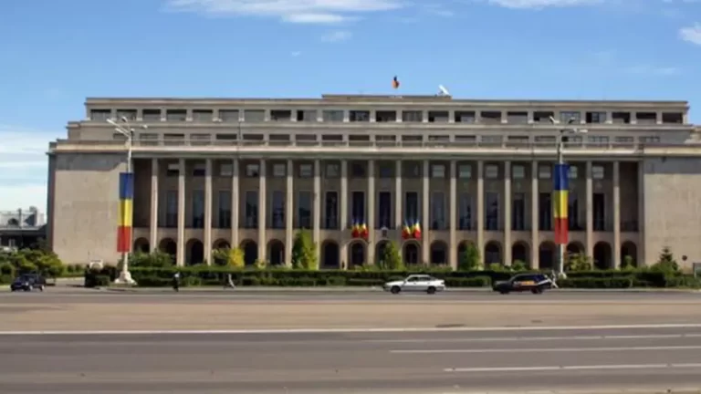 Se taie în carne vie. Dispar inspectorii guvernamentali, consilierii demnitarilor și angajații din prefecturi